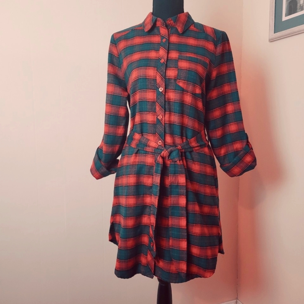 Blu Pepper Button-Down Shirt Dress in Red and Navy Blue Plaid & Matching Belt